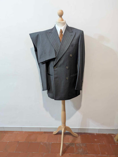 Legendärer zweireihiger Nadelstreifenanzug aus Wolle
