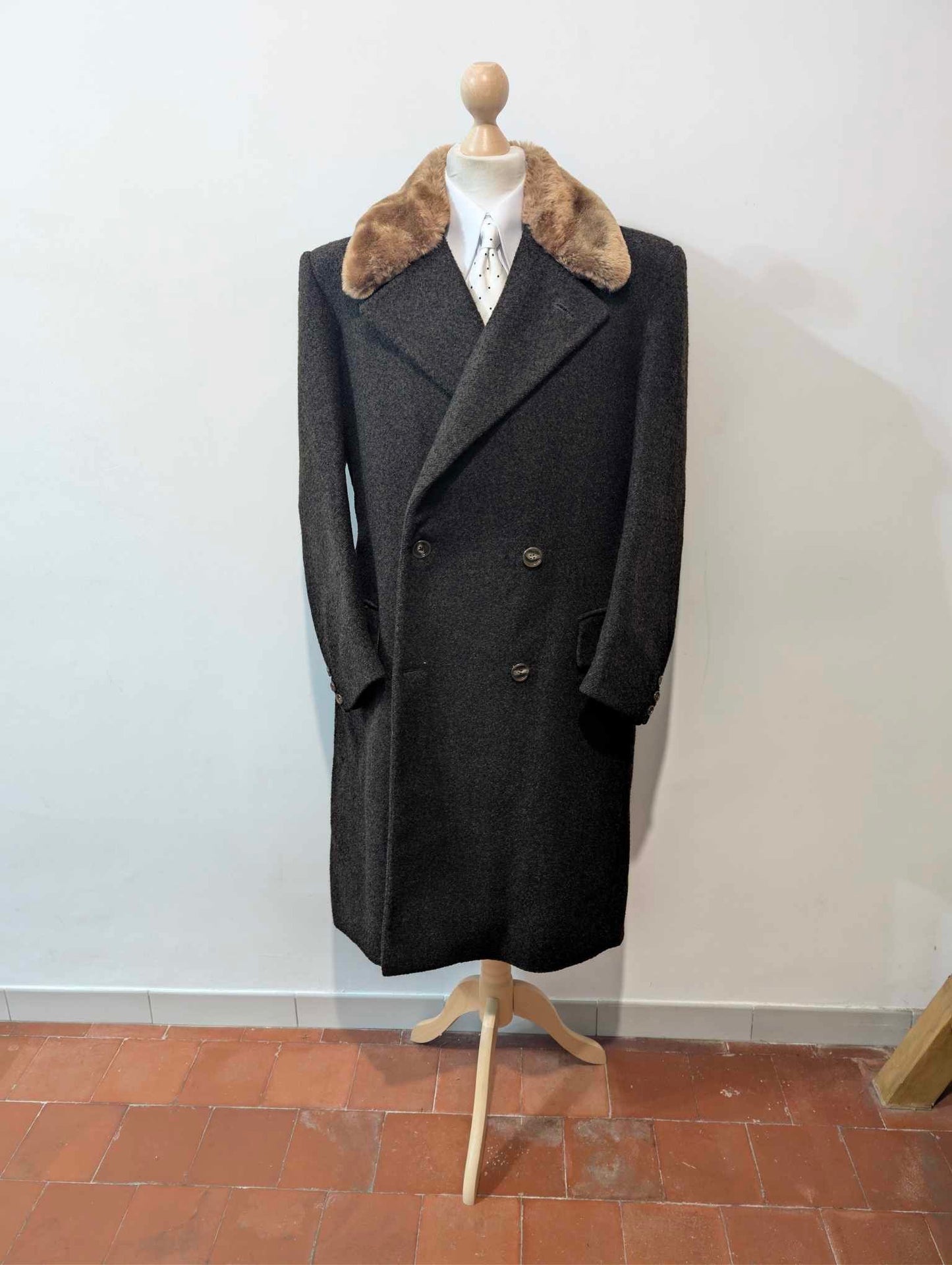 Schöner zweireihiger Wollmantel