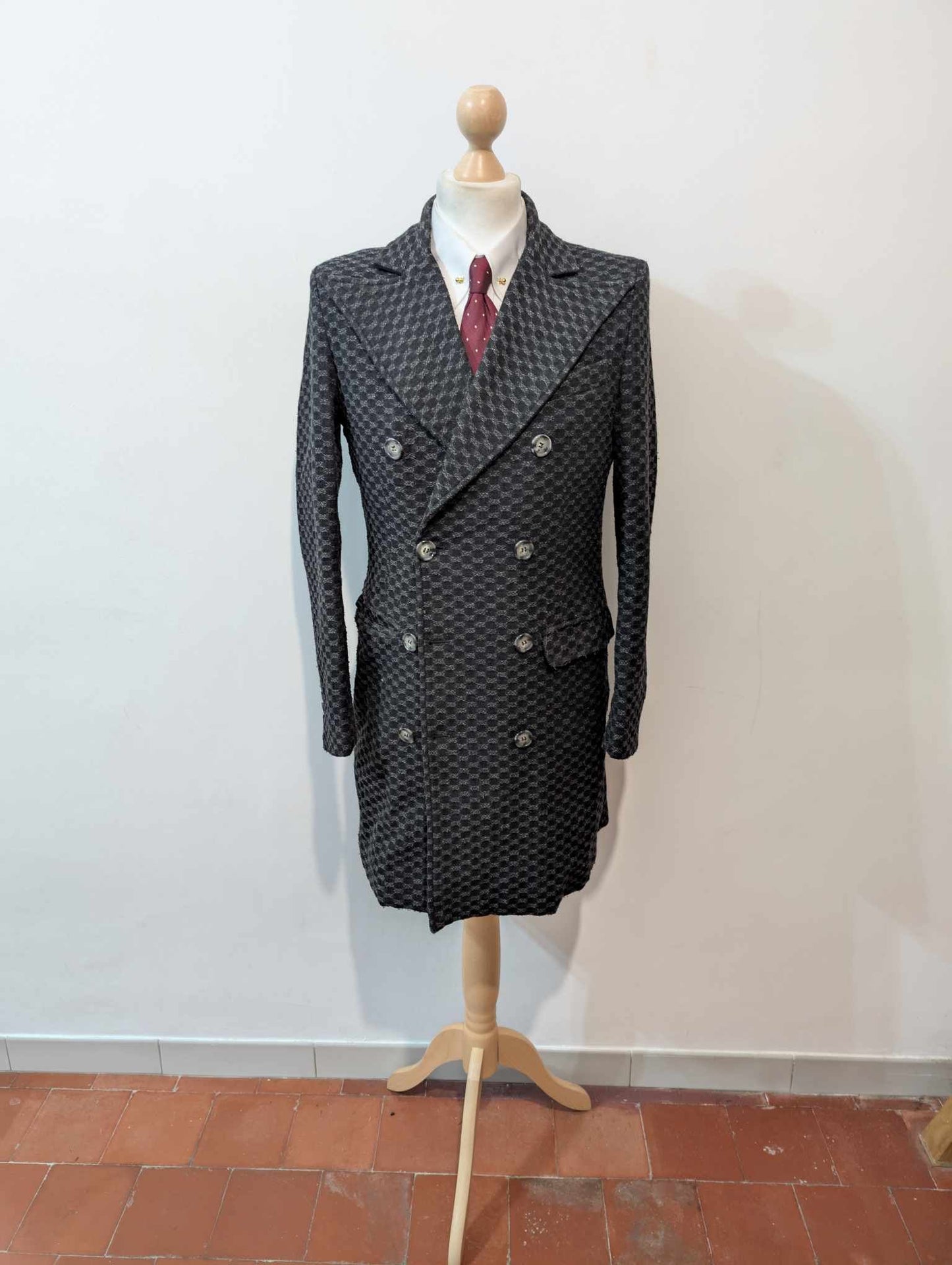 Étrange manteau croisé en laine