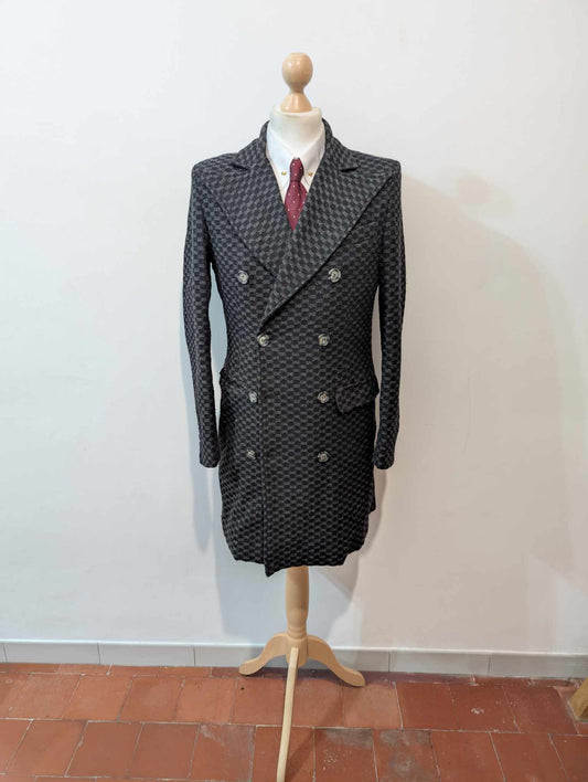 Étrange manteau croisé en laine