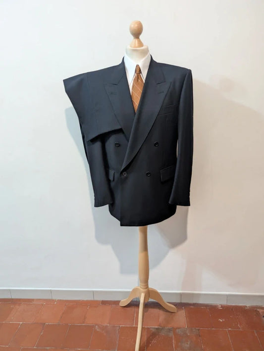 Klassischer marineblauer Zweireiheranzug aus Wolle