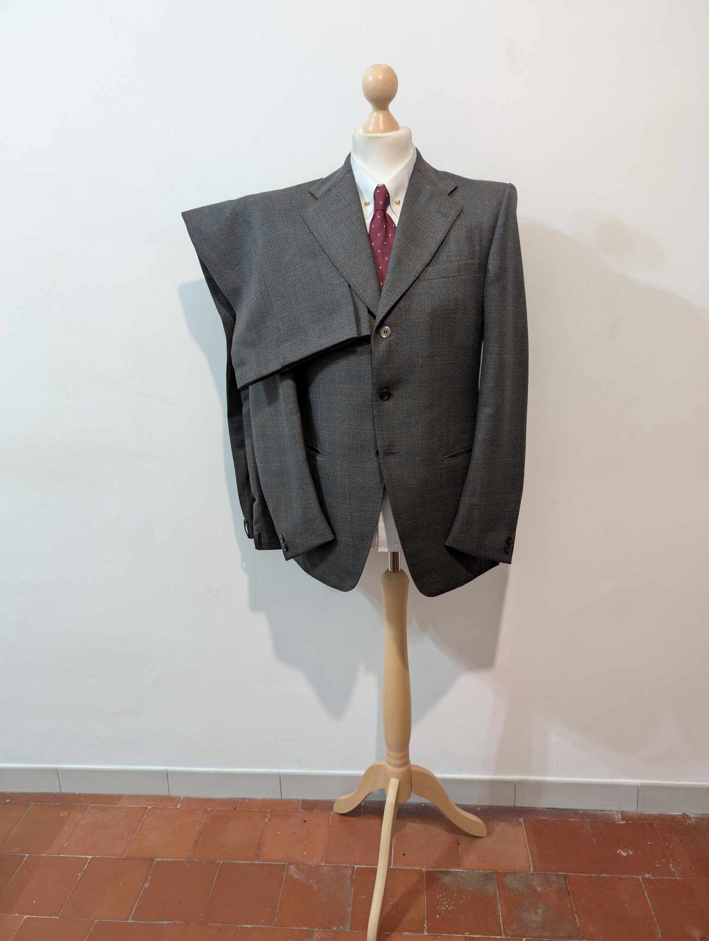 Mignon costume gris en laine