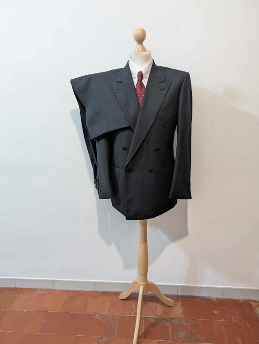 Élégant costume croisé gris en flanelle