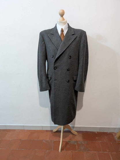 Mystérieux manteau croisé gris en laine épaisse