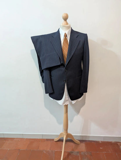 Prächtiger Nadelstreifenanzug aus Wolle