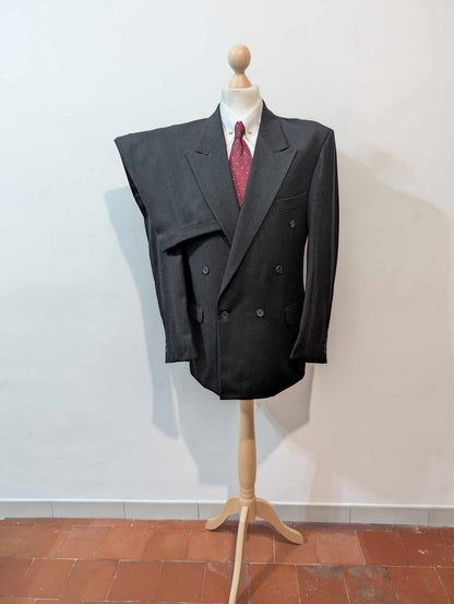 mystérieux costume croisé gris en flanelle