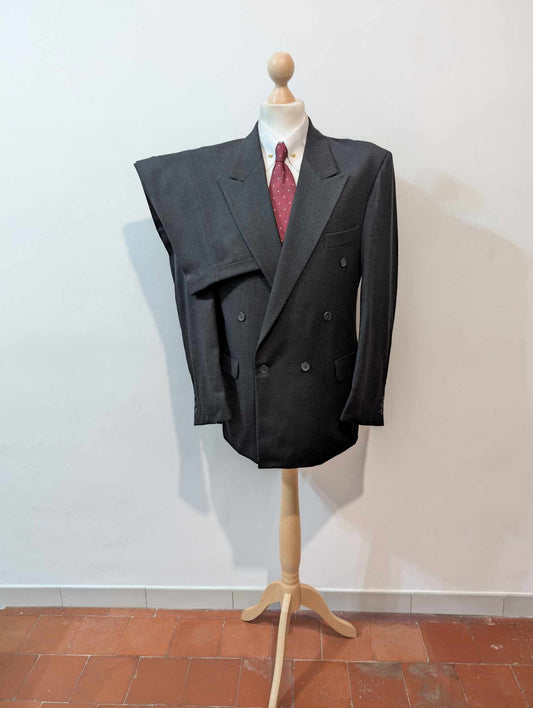 mystérieux costume croisé gris en flanelle