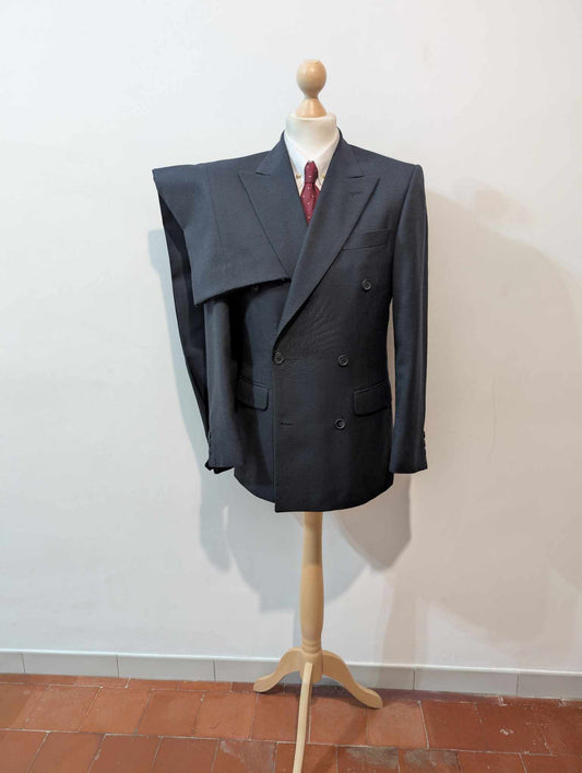 Majestueux costume croisé de couleur bleu marine en laine