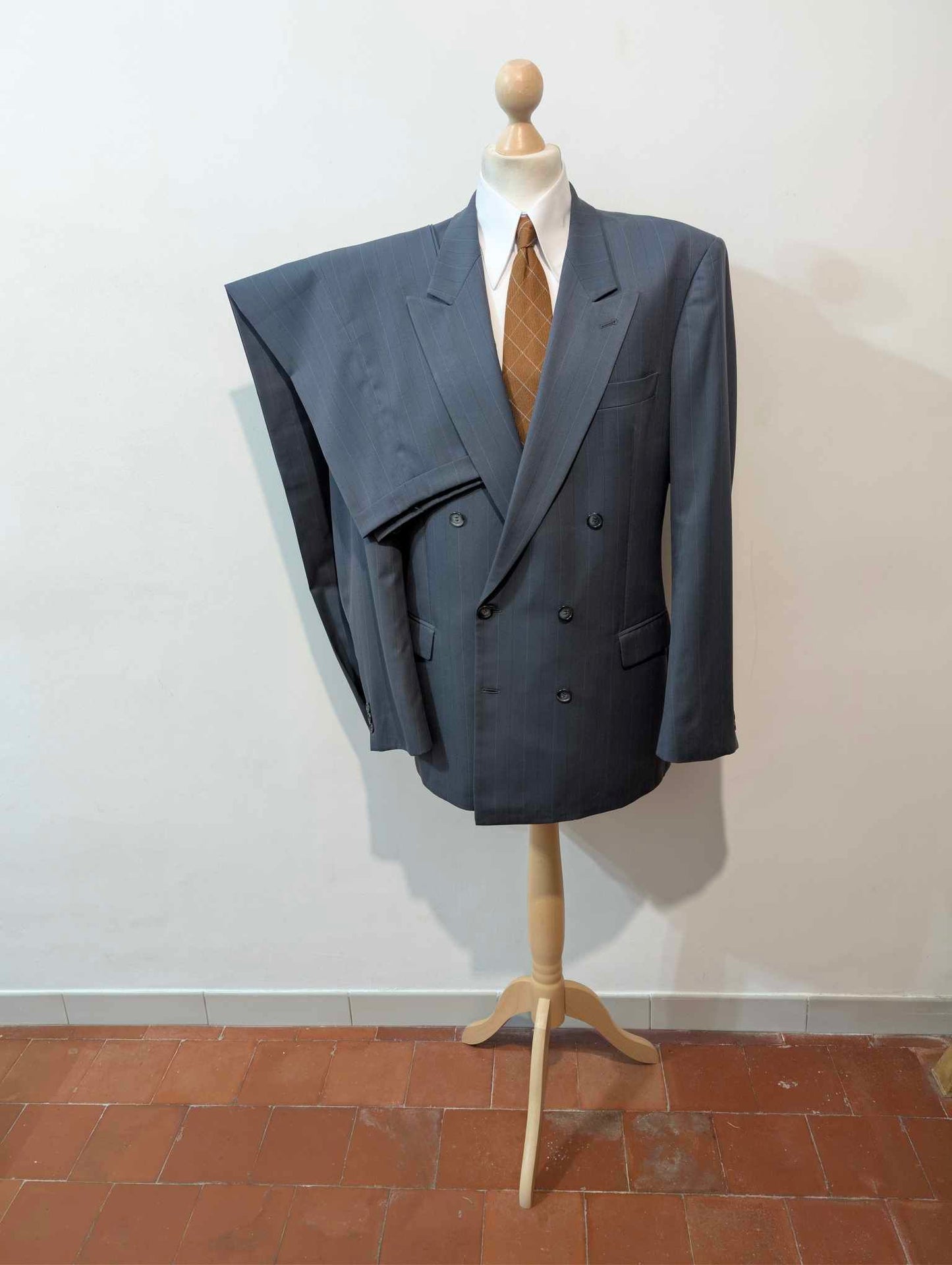 Unglaublicher Nadelstreifen-Zweireiher aus Wolle