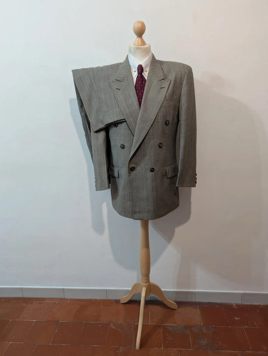 Élégant costume croisé gris en laine