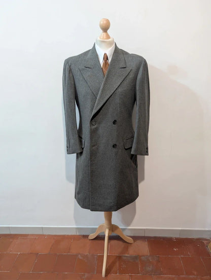 Antiker zweireihiger Wollmantel