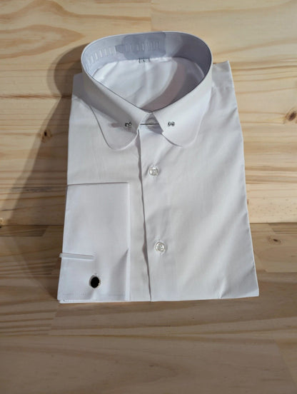 Round collar shirt with pin