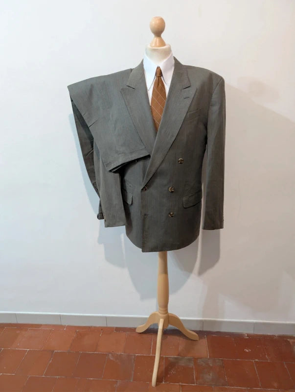 Élégant costume croisé en coton