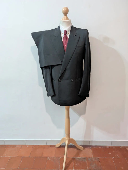 Redoutable costume croisé noir en laine