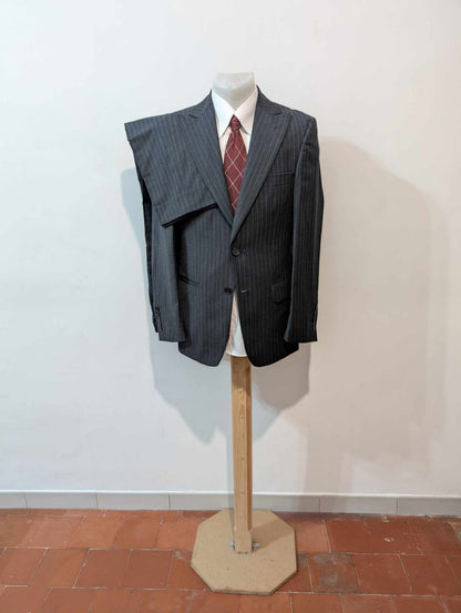 Effrayant costume pinstripe en flanelle de laine