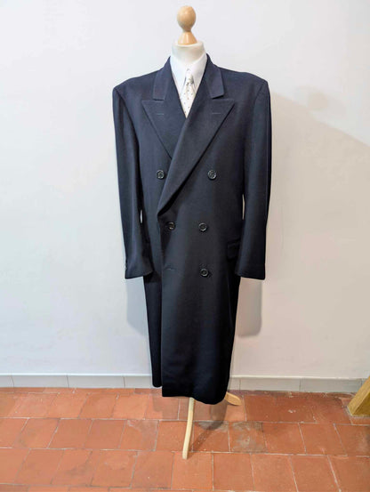 Robuster, zweireihiger Mantel