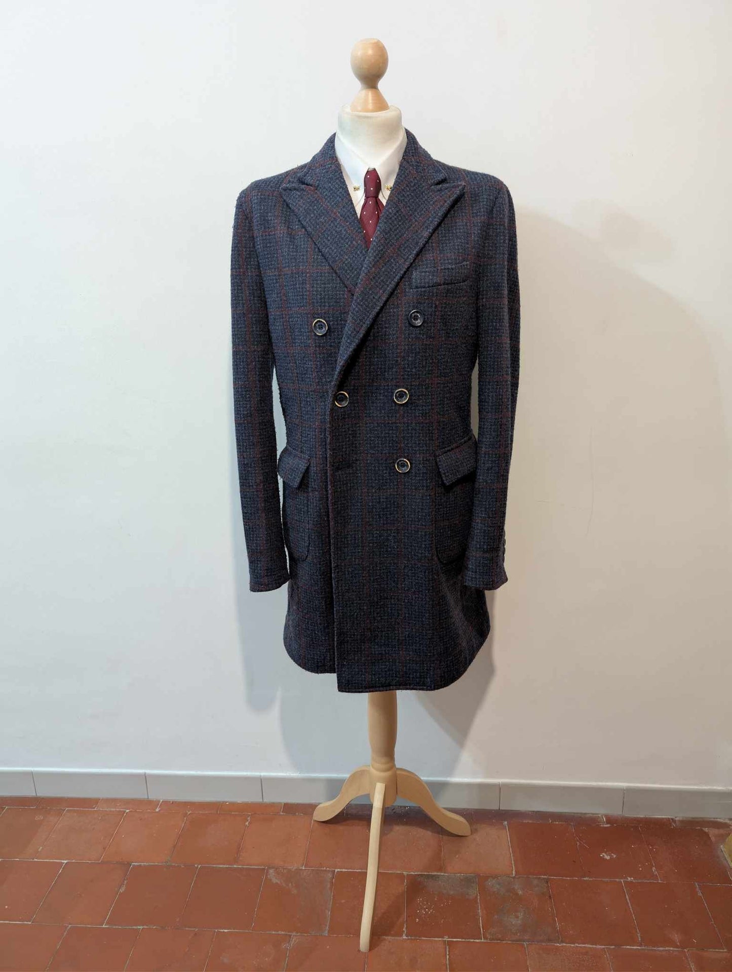 Élégant manteau croisé à carreaux en tweed