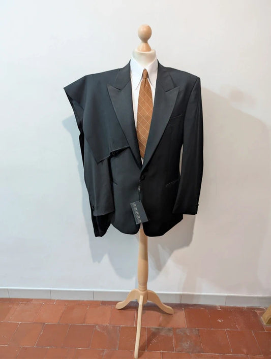 Ténébreux smoking noir en laine