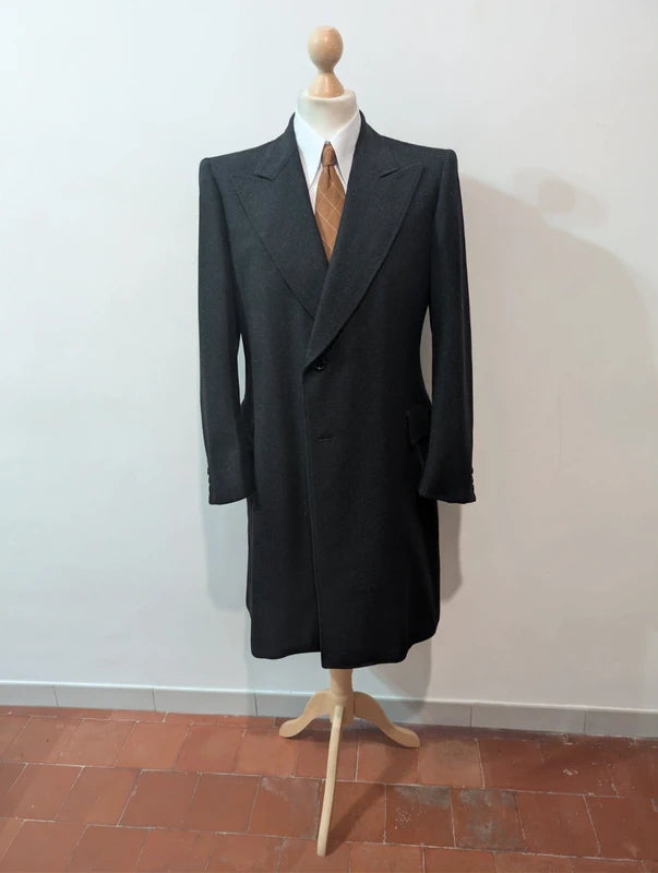 Wunderschöner grauer Wollmantel