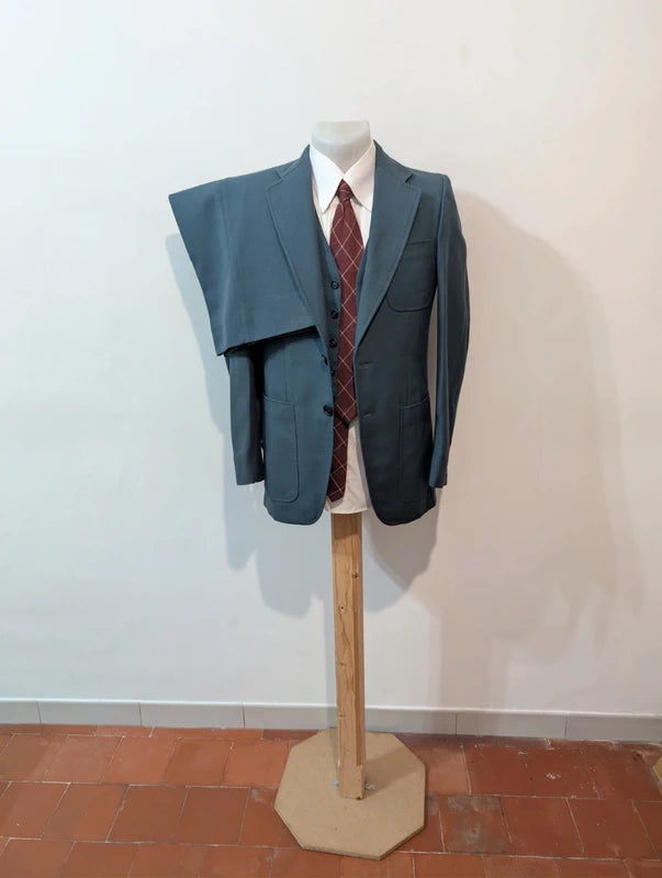 Prächtiger dreiteiliger marineblauer Wollanzug