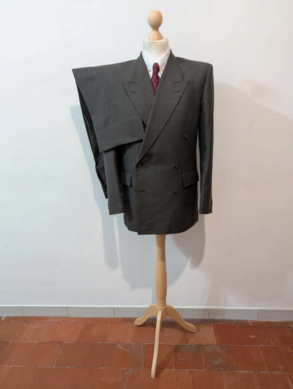 Extraordinaire costume croisé gris en laine.