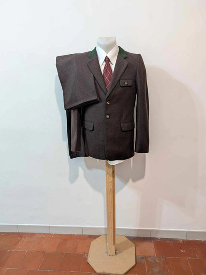 Mignon petit costume marron en flanelle