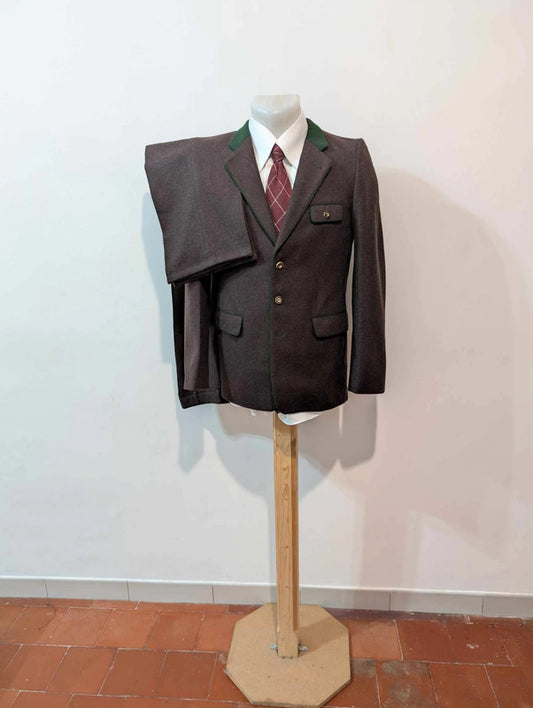 Mignon petit costume marron en flanelle