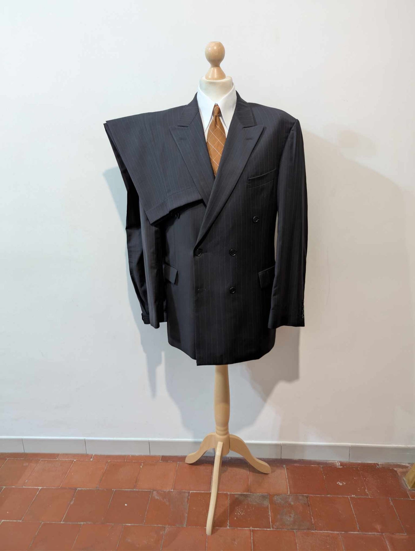 Légendaire costume croisé pinstripe en laine