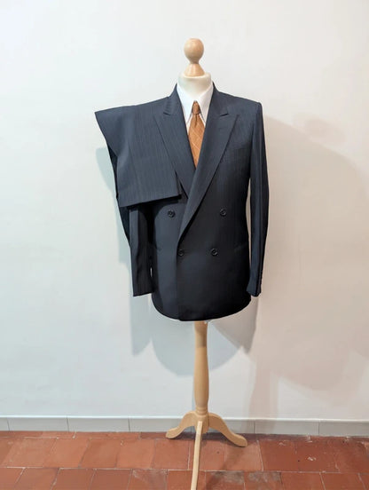 Eleganter Nadelstreifen-Zweireiher aus Wolle