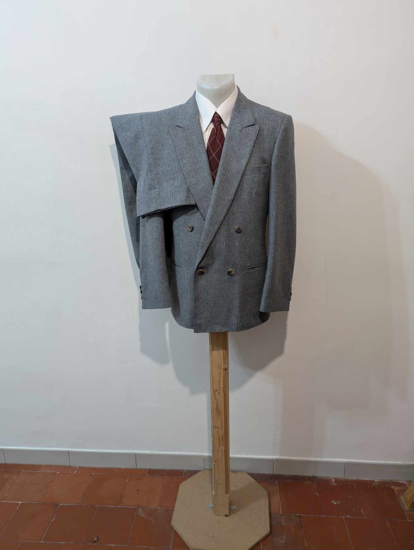 Gentille costume croisé pinstripe en flanelle lourde