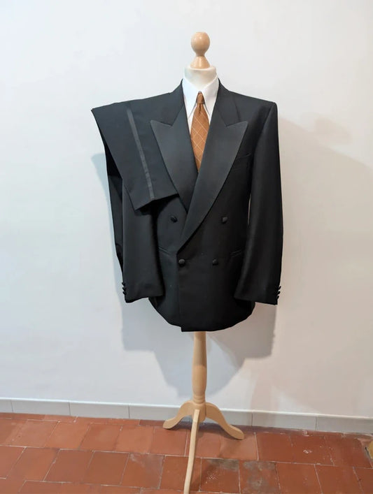 Eleganter zweireihiger Smoking aus kalter Wolle