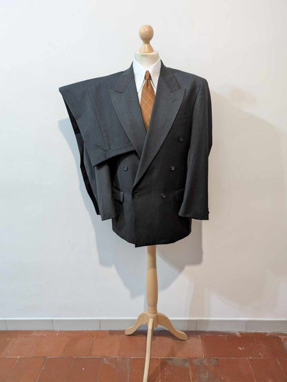 Élégant costume croisé gris en laine