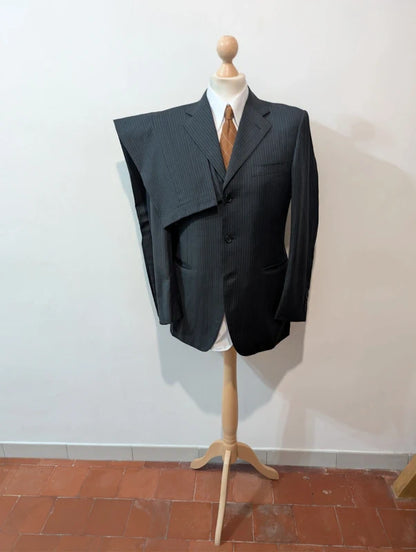 Eleganter Nadelstreifenanzug aus Wolle