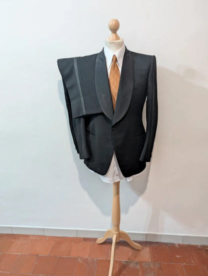 Prachtvoller, maßgeschneiderter Woll-Smoking