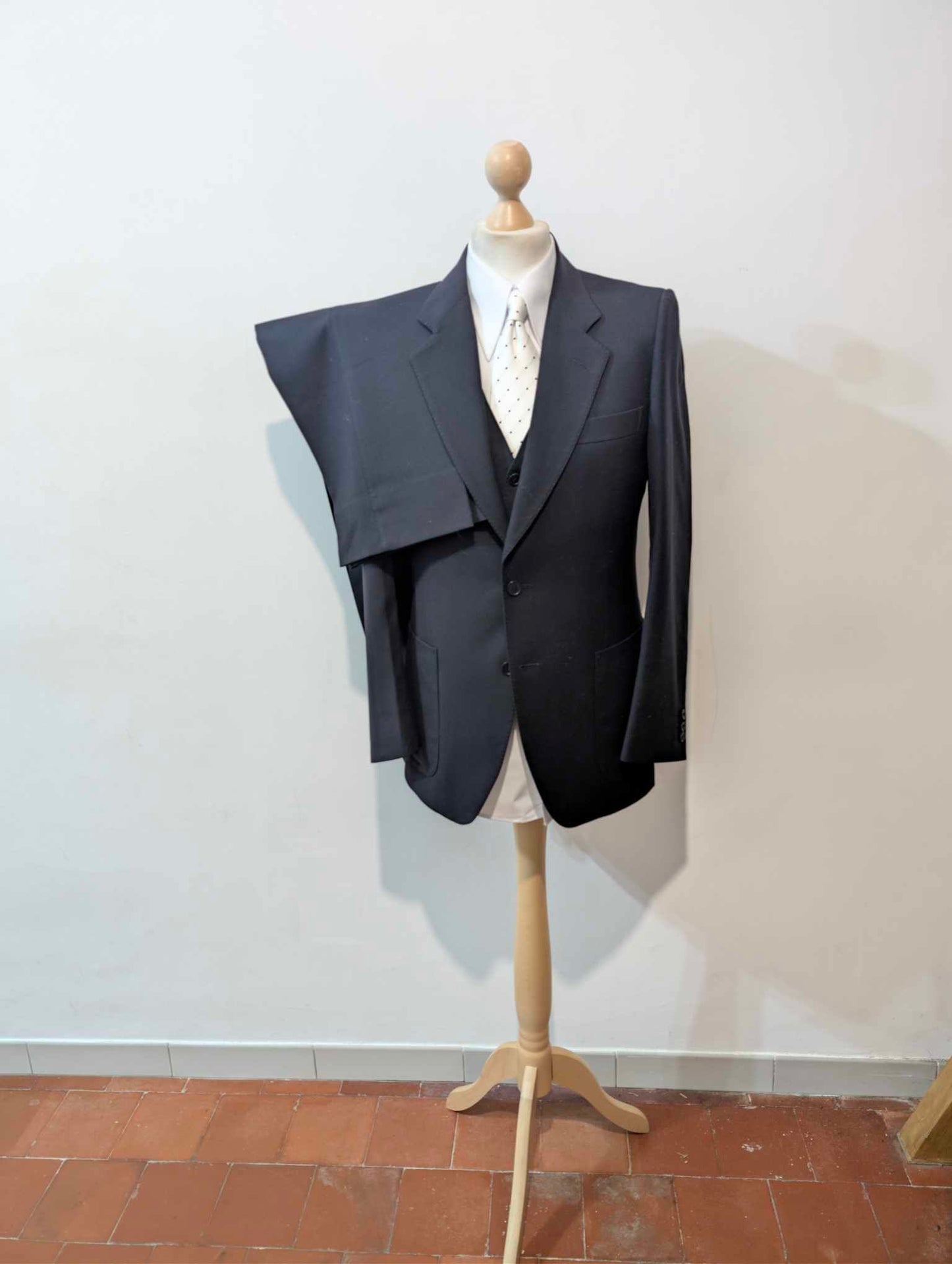 Wunderschöner dreiteiliger marineblauer Wollanzug