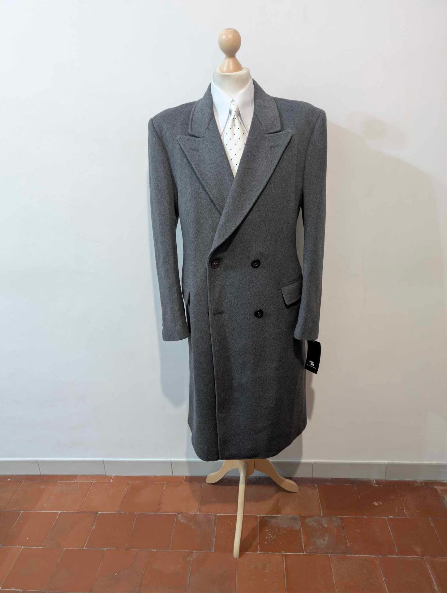 Atemberaubender grauer zweireihiger Wollmantel