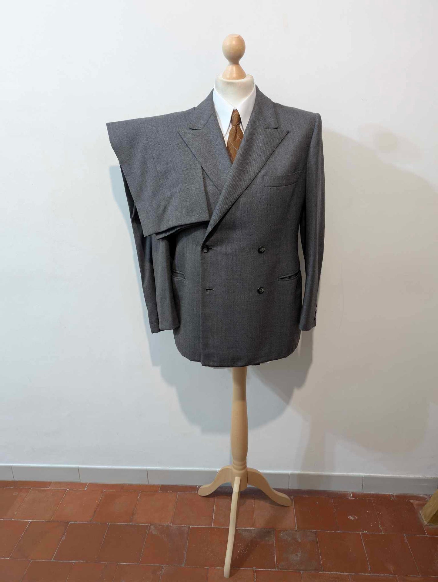 Außergewöhnlicher, zweireihiger grauer Wollanzug