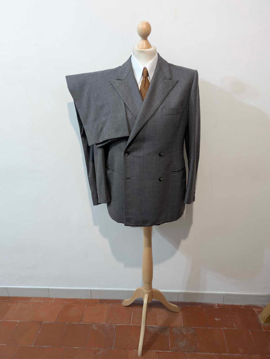 Exceptional double-breasted grey wool suit