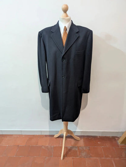 Schöner marineblauer Wollmantel