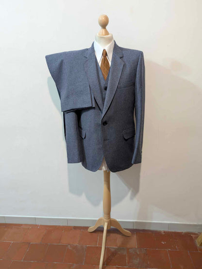 Wunderschöner dreiteiliger Flanellanzug mit Nadelstreifen