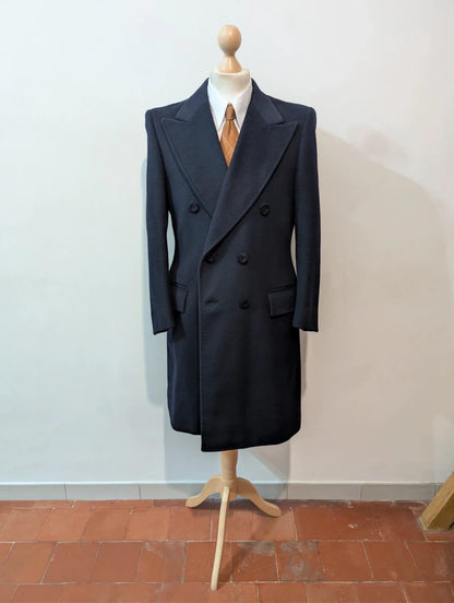 Fabelhafter marineblauer zweireihiger Mantel