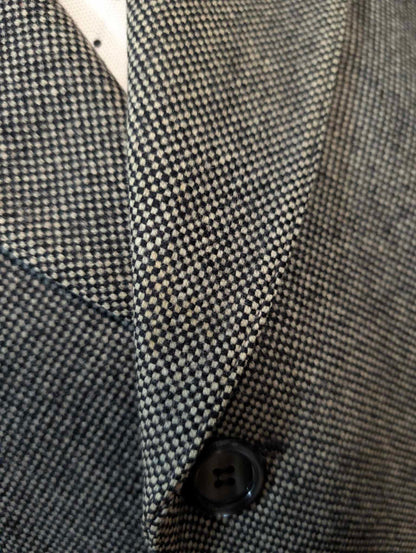 Alter grau melierter Wollmantel