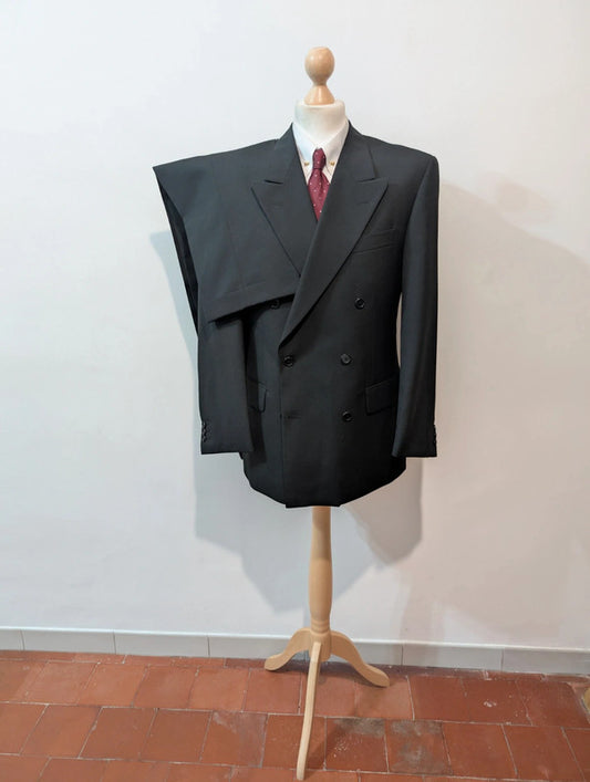 Sombre costume croisé noir en laine froide