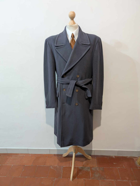Mystérieux manteau croisé en laine