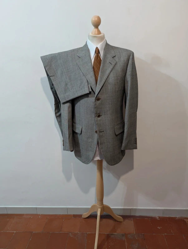 Eleganter grauer Prince-of-Wales-Anzug