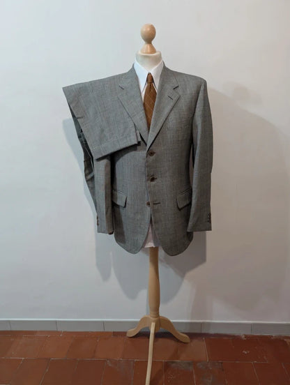 Eleganter grauer Prince-of-Wales-Anzug