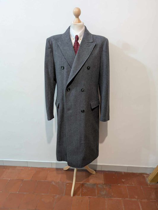 Généreux manteau croisé gris en laine lourde
