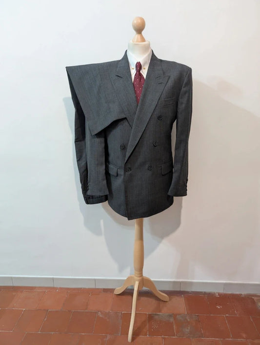 Élégant costume croisé gris en laine