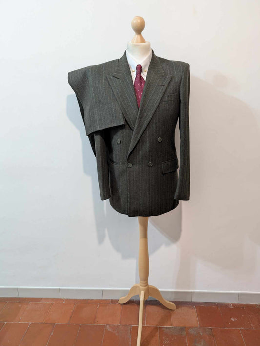 Mystérieux costume croisé chalkstripe en flanelle