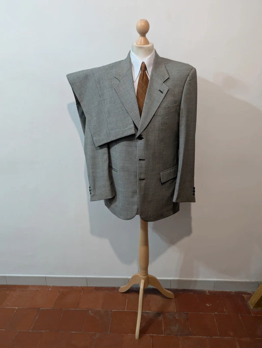 Classique costume gris en pied de poule